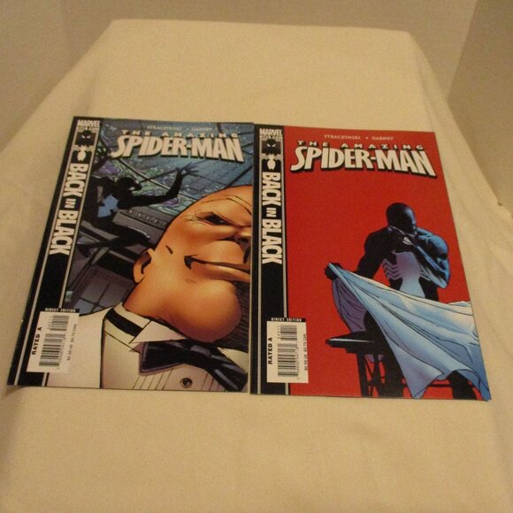 Marvel Amazing Spiderman Medium Black White Red Graphic Comic Book Bundle - Picture 1 of 9